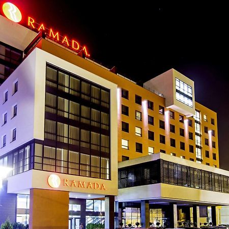 Ramada By Wyndham Oradea Hotel Bagian luar foto