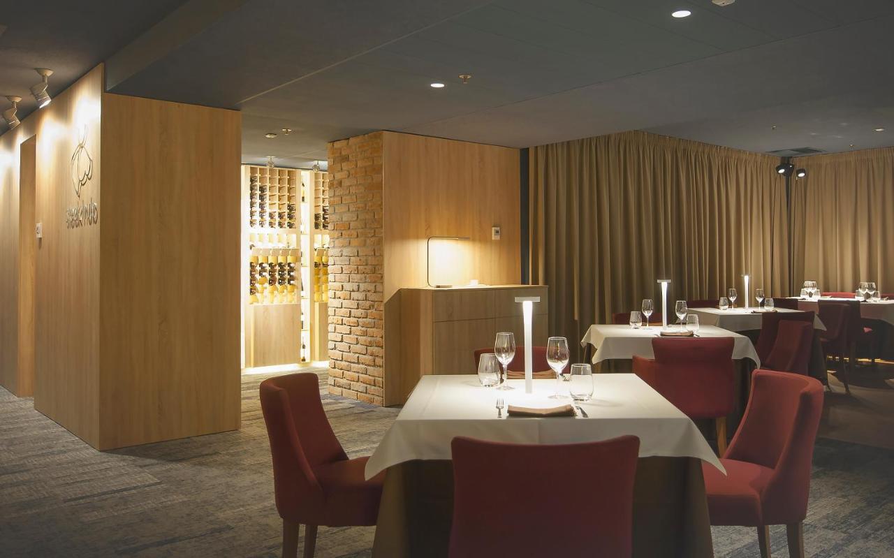 Ramada By Wyndham Oradea Hotel Bagian luar foto