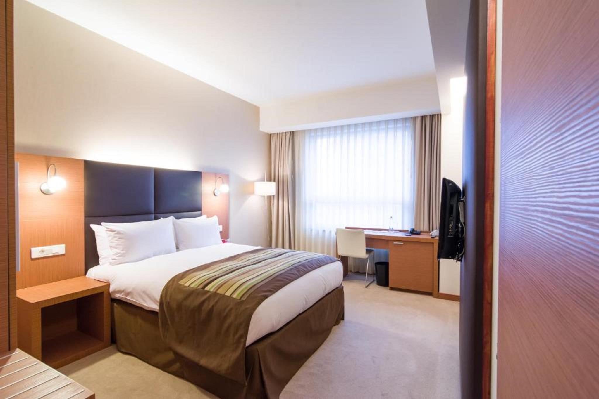 Ramada By Wyndham Oradea Hotel Bagian luar foto