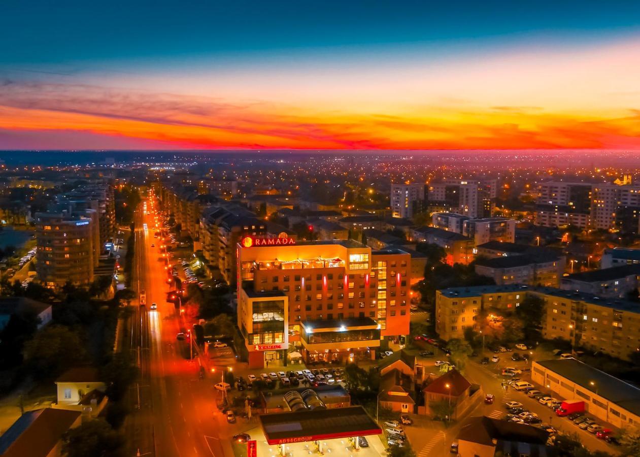 Ramada By Wyndham Oradea Hotel Bagian luar foto