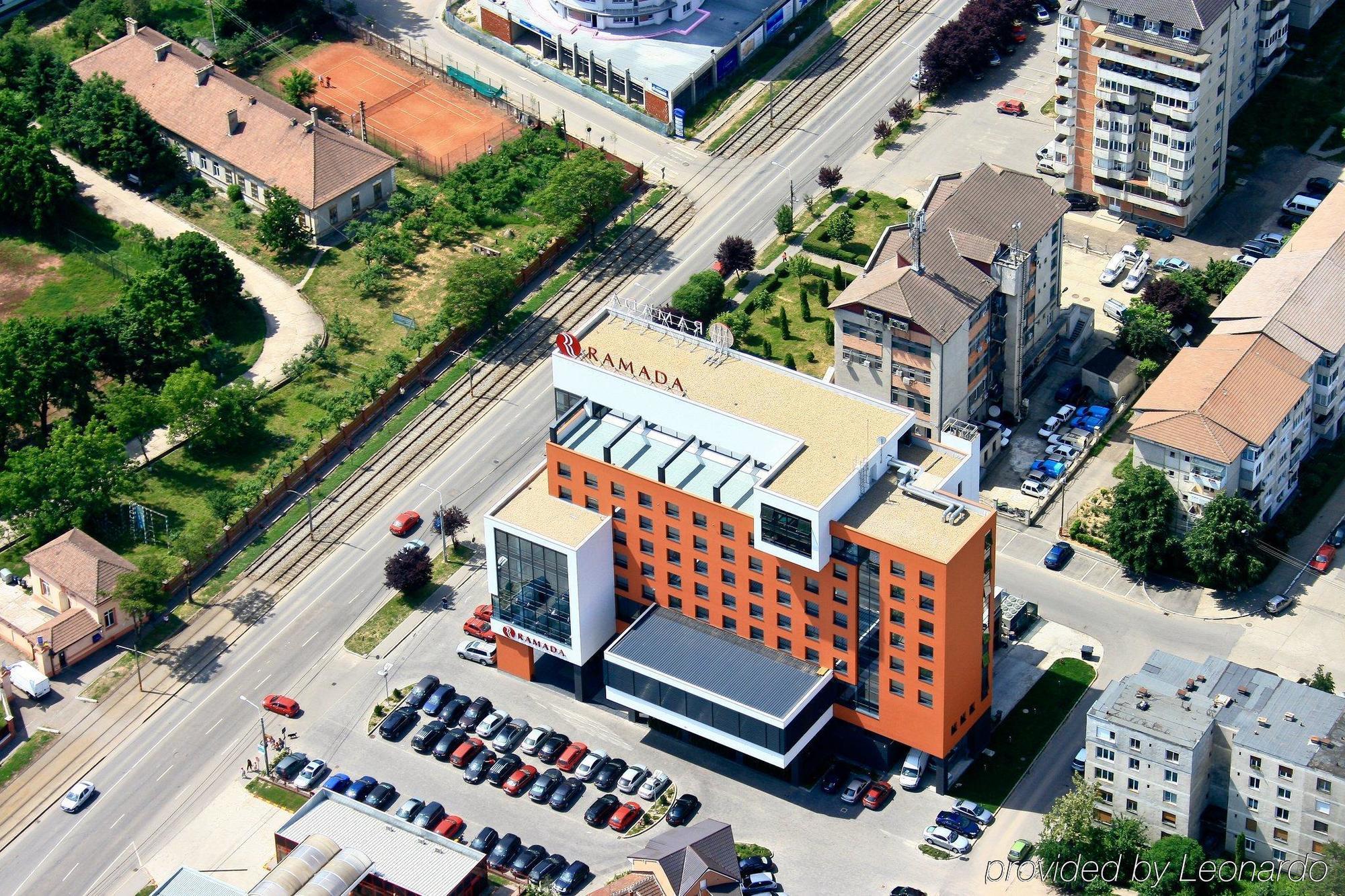 Ramada By Wyndham Oradea Hotel Bagian luar foto