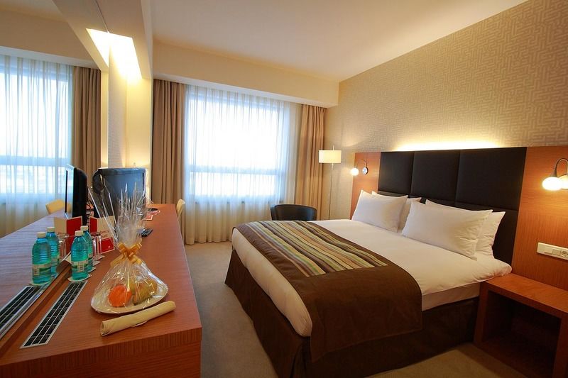 Ramada By Wyndham Oradea Hotel Ruang foto