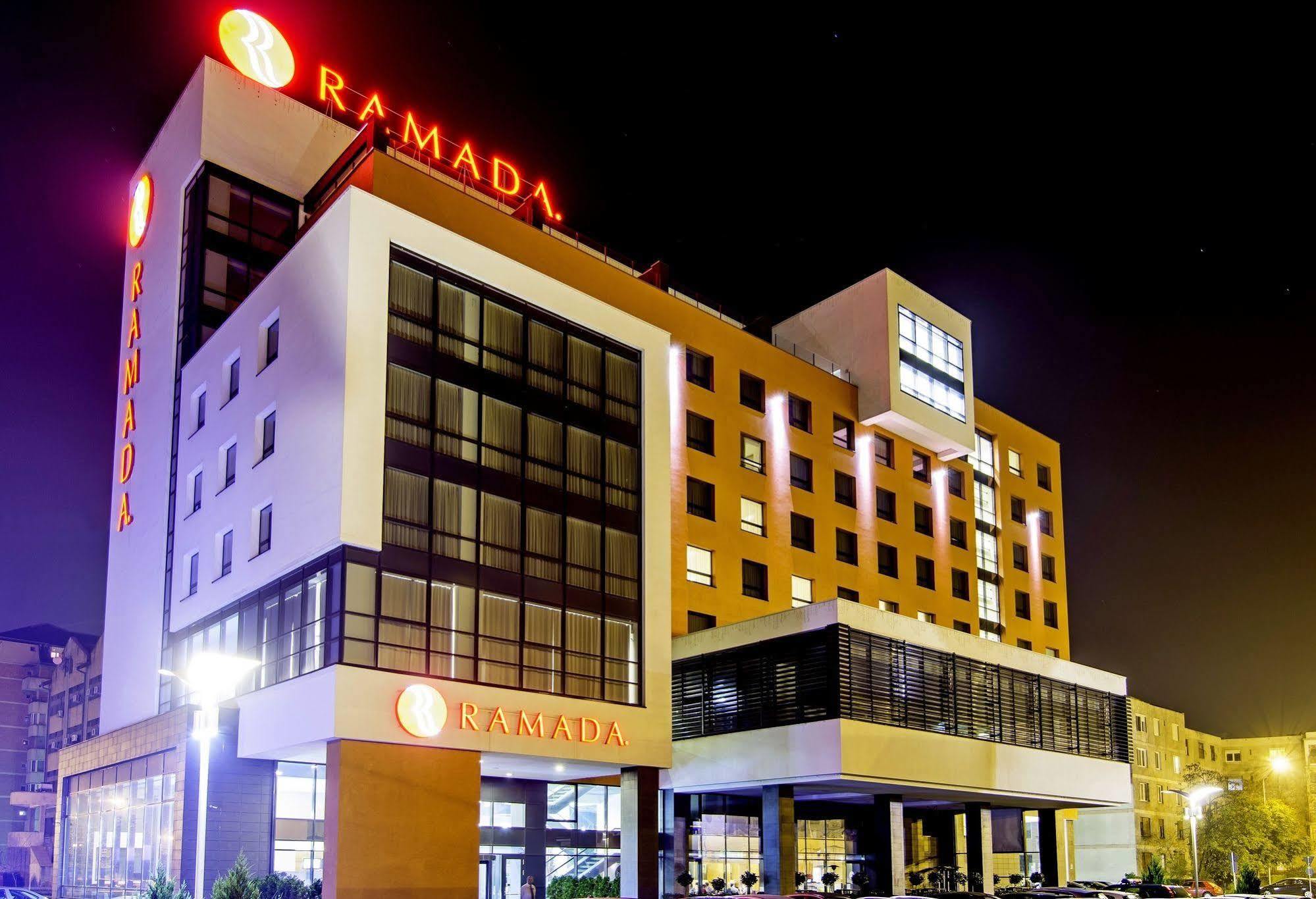 Ramada By Wyndham Oradea Hotel Bagian luar foto